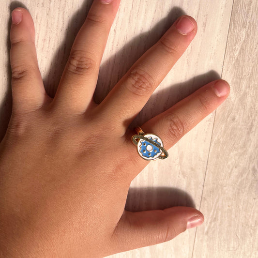 Strong Saturn Spinner Ring